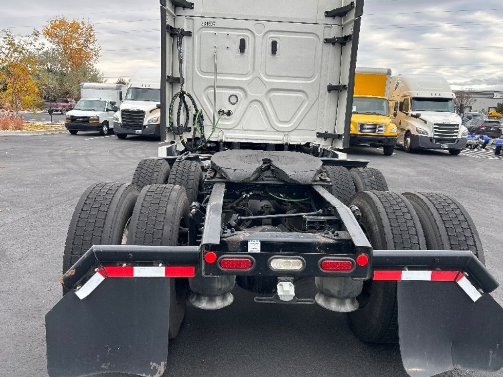 Sleeper Tractor-Heavy Duty Tractors-Freightliner-2021-T12664ST-Boise-ID-457,226\n\t\tmiles-$ 73,750 - Image 6