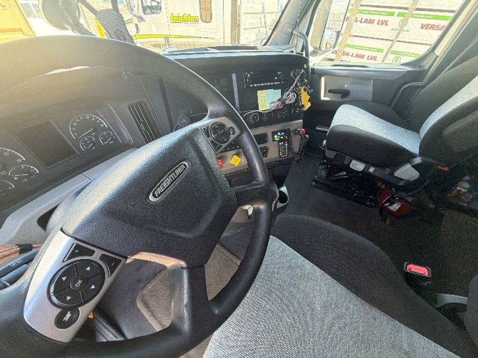 Sleeper Tractor-Heavy Duty Tractors-Freightliner-2021-T12664ST-Boise-ID-550,634\n\t\tmiles-$ 57,250 - Image 10