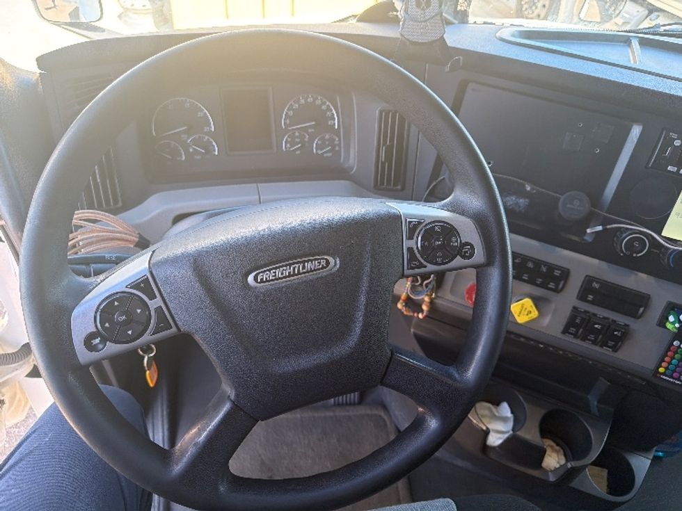 Sleeper Tractor-Heavy Duty Tractors-Freightliner-2021-T12664ST-Boise-ID-550,634\n\t\tmiles-$ 57,250 - Image 11