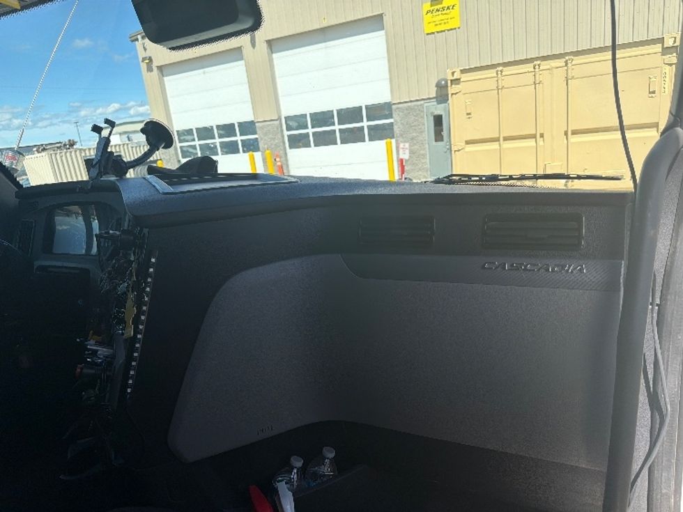 Sleeper Tractor-Heavy Duty Tractors-Freightliner-2021-T12664ST-Boise-ID-550,634\n\t\tmiles-$ 57,250 - Image 14