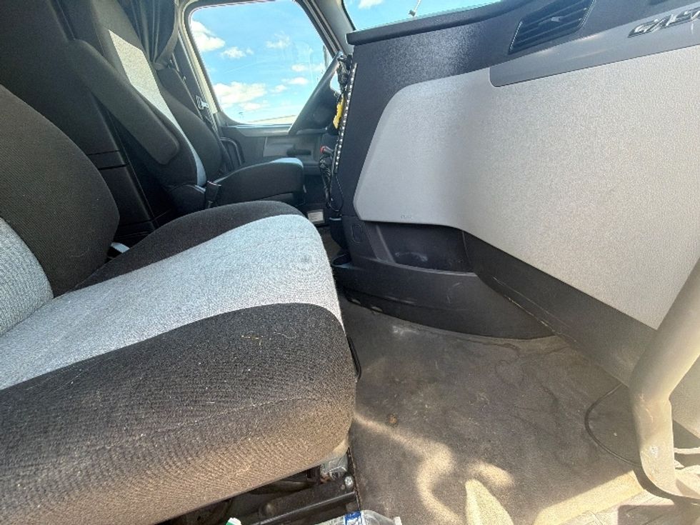 Sleeper Tractor-Heavy Duty Tractors-Freightliner-2021-T12664ST-Boise-ID-550,634\n\t\tmiles-$ 57,250 - Image 15