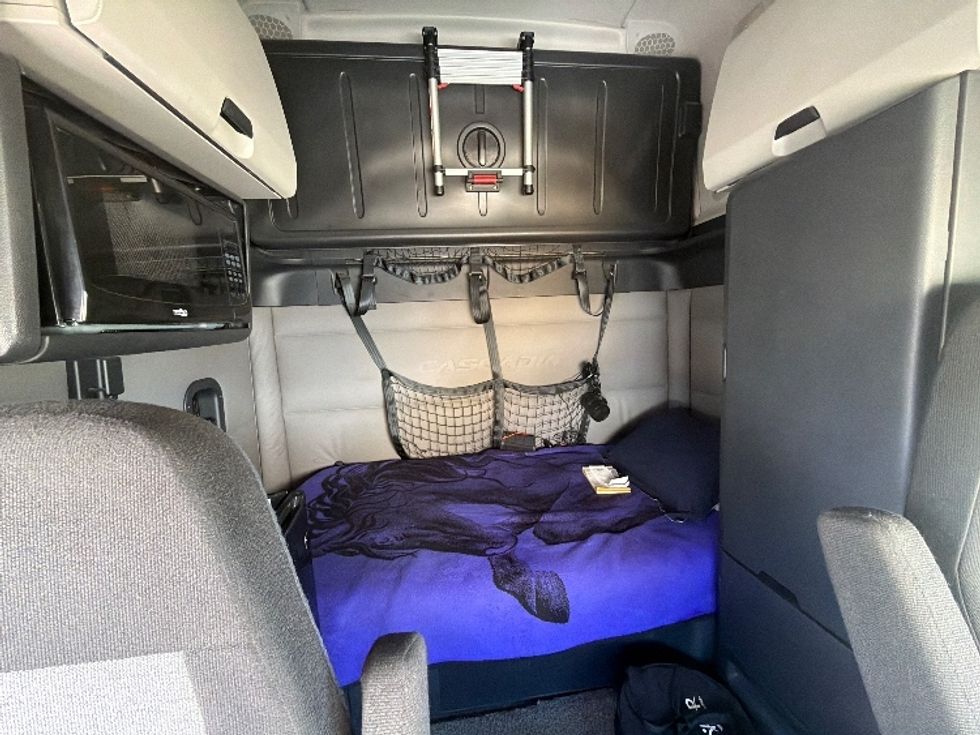 Sleeper Tractor-Heavy Duty Tractors-Freightliner-2021-T12664ST-Boise-ID-550,634\n\t\tmiles-$ 57,250 - Image 16