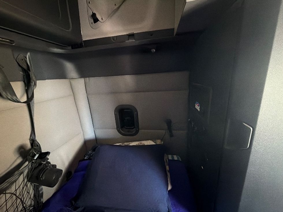 Sleeper Tractor-Heavy Duty Tractors-Freightliner-2021-T12664ST-Boise-ID-550,634\n\t\tmiles-$ 57,250 - Image 18