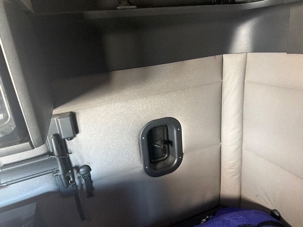 Sleeper Tractor-Heavy Duty Tractors-Freightliner-2021-T12664ST-Boise-ID-550,634\n\t\tmiles-$ 57,250 - Image 19