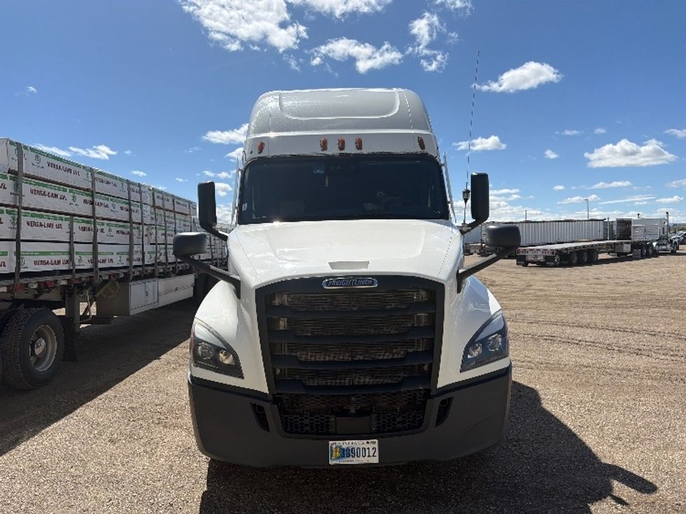 Sleeper Tractor-Heavy Duty Tractors-Freightliner-2021-T12664ST-Boise-ID-550,634\n\t\tmiles-$ 57,250 - Image 2