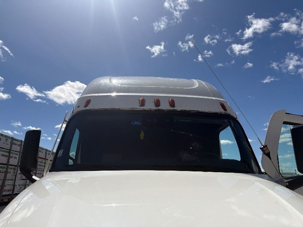 Sleeper Tractor-Heavy Duty Tractors-Freightliner-2021-T12664ST-Boise-ID-550,634\n\t\tmiles-$ 57,250 - Image 24