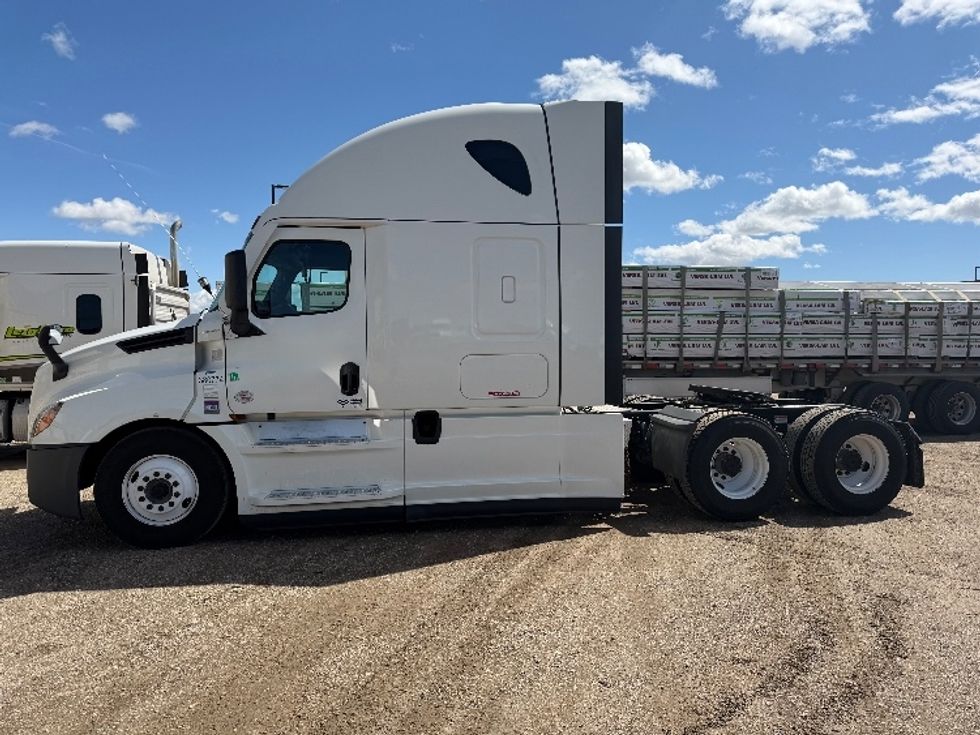 Sleeper Tractor-Heavy Duty Tractors-Freightliner-2021-T12664ST-Boise-ID-550,634\n\t\tmiles-$ 57,250 - Image 4