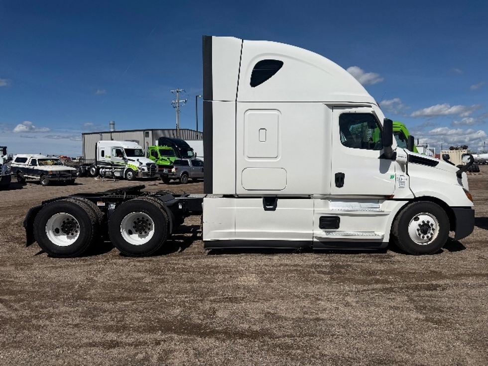 Sleeper Tractor-Heavy Duty Tractors-Freightliner-2021-T12664ST-Boise-ID-550,634\n\t\tmiles-$ 57,250 - Image 8
