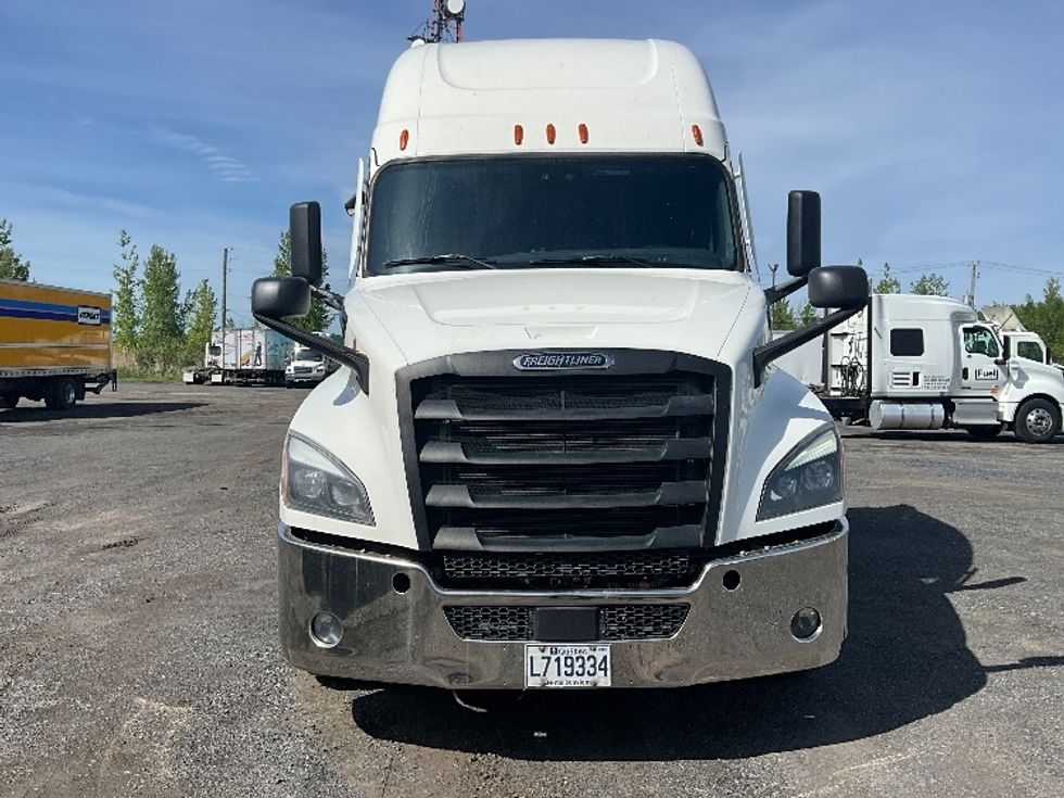Sleeper Tractor-Heavy Duty Tractors-Freightliner-2021-T12664ST-Boucherville-PQ-834,581\n\t\tkm-$ 77,500 - Image 2