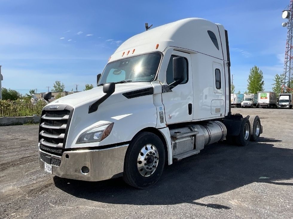 Sleeper Tractor-Heavy Duty Tractors-Freightliner-2021-T12664ST-Boucherville-PQ-834,581\n\t\tkm-$ 77,500 - Image 3