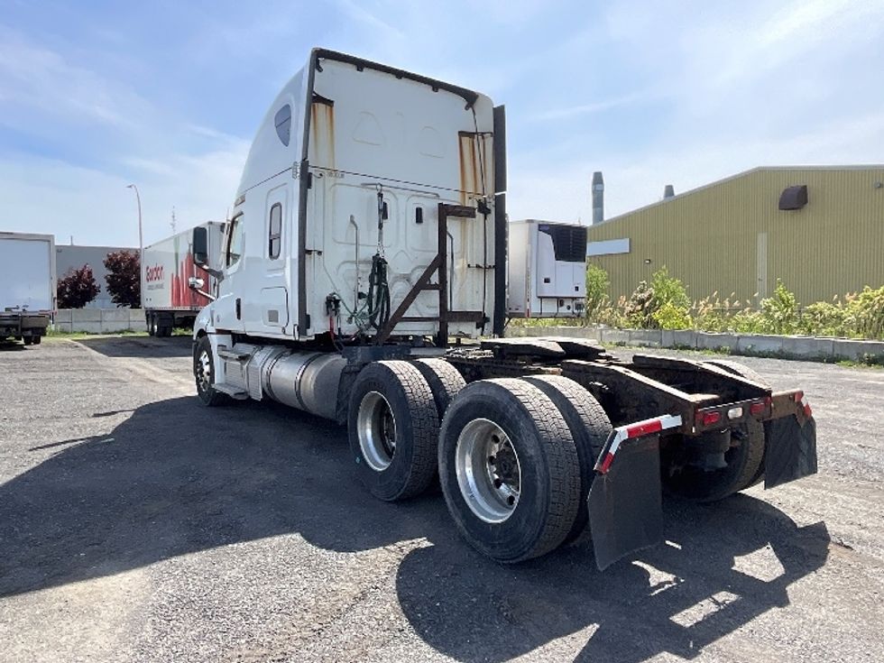 Sleeper Tractor-Heavy Duty Tractors-Freightliner-2021-T12664ST-Boucherville-PQ-834,581\n\t\tkm-$ 77,500 - Image 5