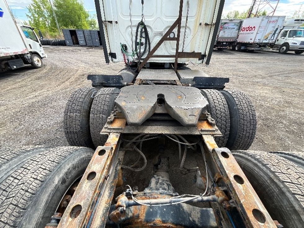 Sleeper Tractor-Heavy Duty Tractors-Freightliner-2021-T12664ST-Boucherville-PQ-834,581\n\t\tkm-$ 77,500 - Image 6