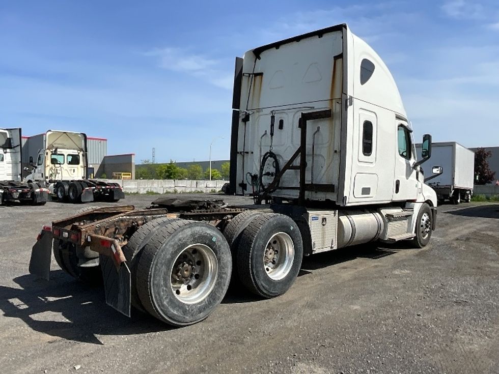 Sleeper Tractor-Heavy Duty Tractors-Freightliner-2021-T12664ST-Boucherville-PQ-834,581\n\t\tkm-$ 77,500 - Image 7