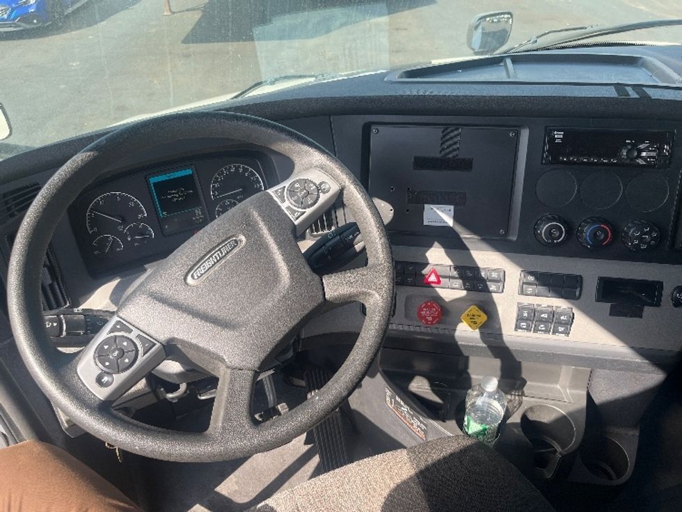 Sleeper Tractor-Heavy Duty Tractors-Freightliner-2021-T12664ST-Braintree-MA-575,201\n\t\tmiles-$ 56,500 - Image 11