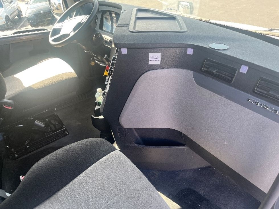 Sleeper Tractor-Heavy Duty Tractors-Freightliner-2021-T12664ST-Braintree-MA-575,201\n\t\tmiles-$ 56,500 - Image 15