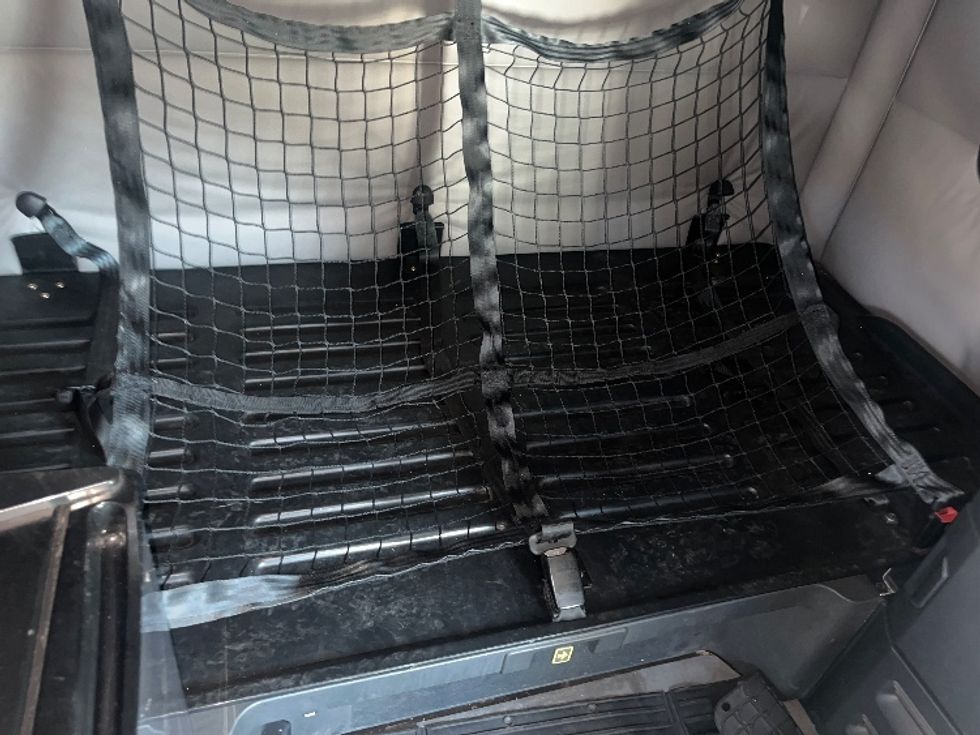 Sleeper Tractor-Heavy Duty Tractors-Freightliner-2021-T12664ST-Braintree-MA-575,201\n\t\tmiles-$ 56,500 - Image 17