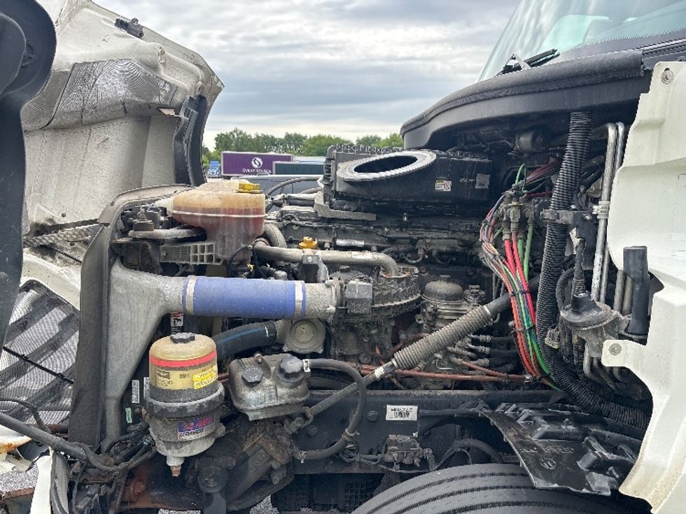 Sleeper Tractor-Heavy Duty Tractors-Freightliner-2021-T12664ST-Brook Park-OH-507,410\n\t\tmiles-$ 68,500 - Image 19