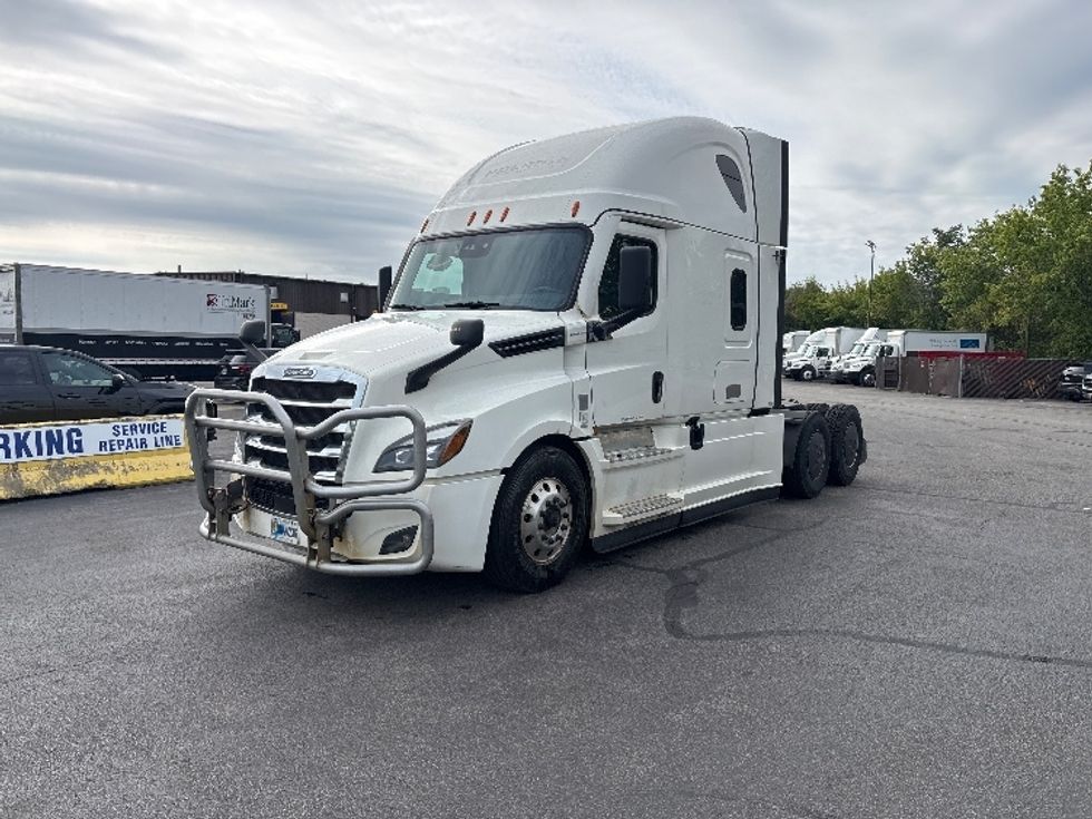 Sleeper Tractor-Heavy Duty Tractors-Freightliner-2021-T12664ST-Brook Park-OH-507,410\n\t\tmiles-$ 68,500 - Image 3