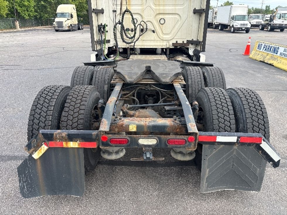 Sleeper Tractor-Heavy Duty Tractors-Freightliner-2021-T12664ST-Brook Park-OH-507,410\n\t\tmiles-$ 68,500 - Image 6