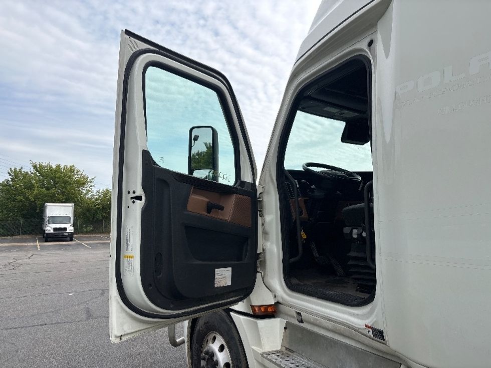 Sleeper Tractor-Heavy Duty Tractors-Freightliner-2021-T12664ST-Brook Park-OH-507,410\n\t\tmiles-$ 68,500 - Image 9