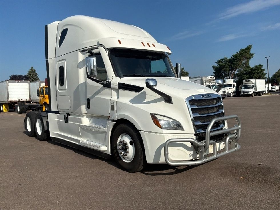 Sleeper Tractor-Heavy Duty Tractors-Freightliner-2021-T12664ST-Brooklyn Park-MN-479,664\n\t\tmiles-$ 73,750 - Image 1