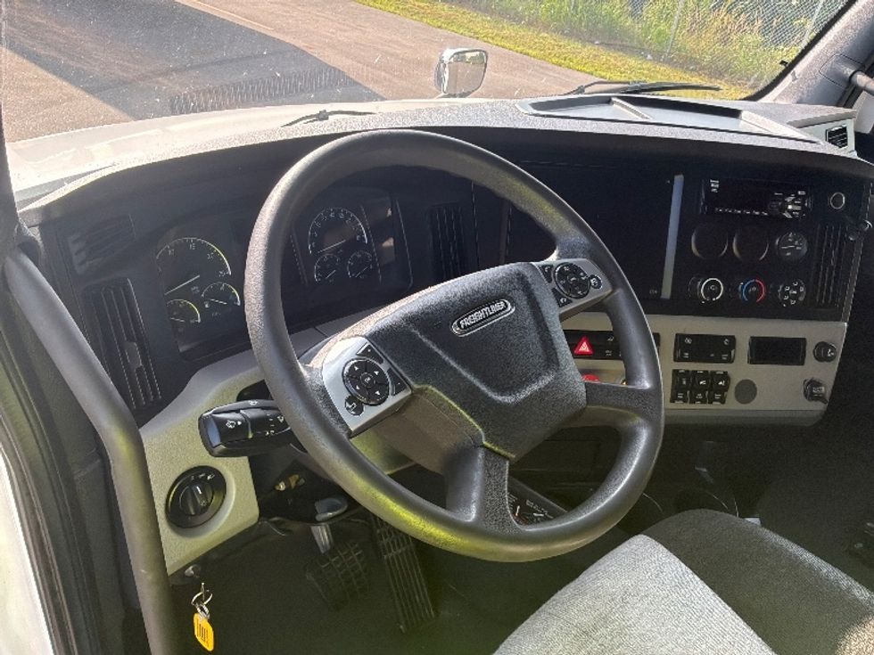 Sleeper Tractor-Heavy Duty Tractors-Freightliner-2021-T12664ST-Brooklyn Park-MN-479,664\n\t\tmiles-$ 73,750 - Image 11