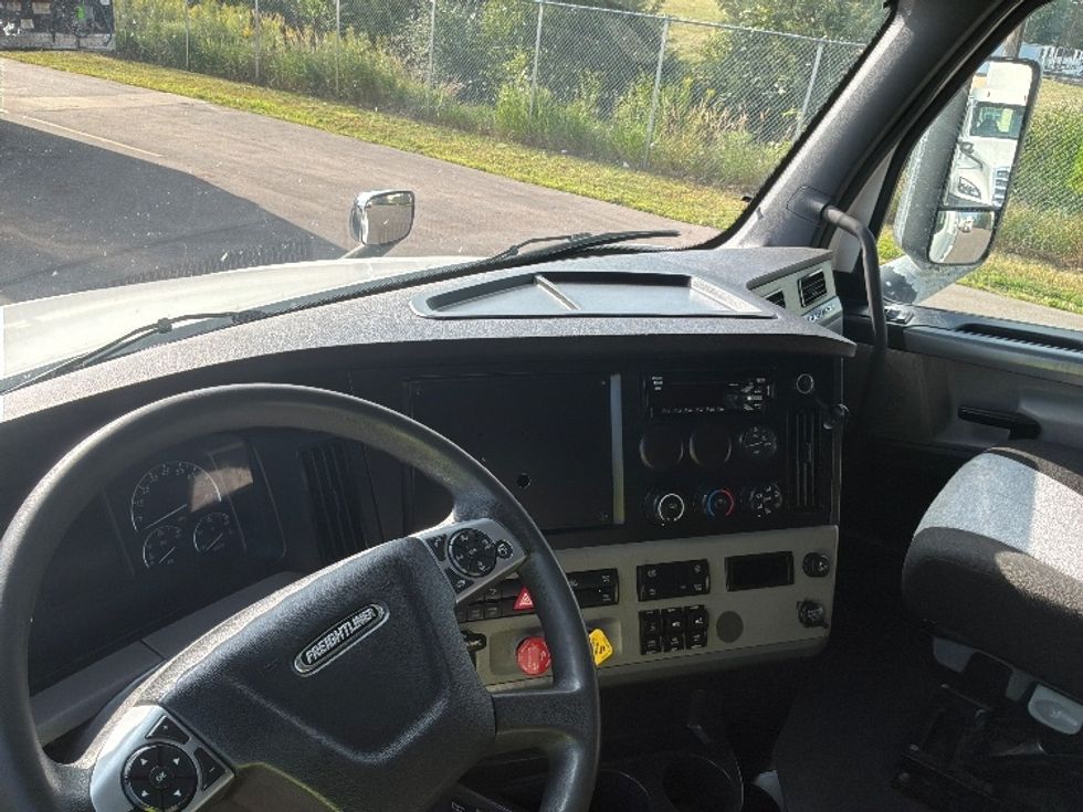 Sleeper Tractor-Heavy Duty Tractors-Freightliner-2021-T12664ST-Brooklyn Park-MN-479,664\n\t\tmiles-$ 73,750 - Image 12
