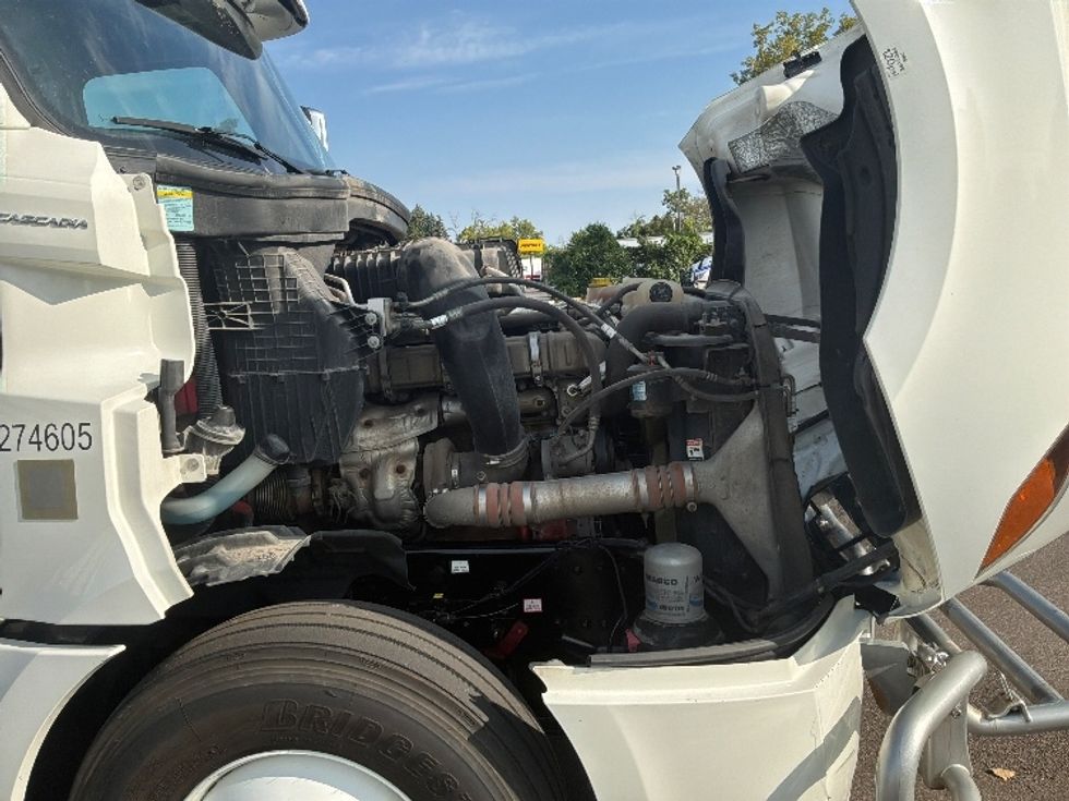 Sleeper Tractor-Heavy Duty Tractors-Freightliner-2021-T12664ST-Brooklyn Park-MN-479,664\n\t\tmiles-$ 73,750 - Image 20