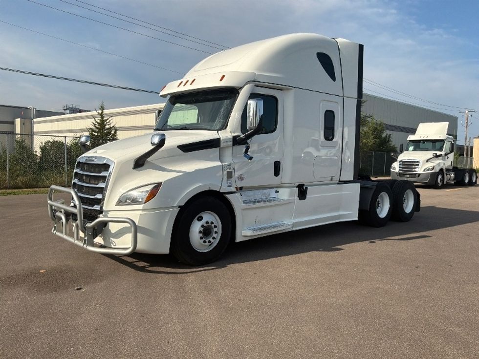 Sleeper Tractor-Heavy Duty Tractors-Freightliner-2021-T12664ST-Brooklyn Park-MN-479,664\n\t\tmiles-$ 73,750 - Image 3