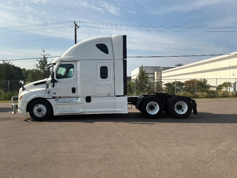 Sleeper Tractor-Heavy Duty Tractors-Freightliner-2021-T12664ST-Brooklyn Park-MN-479,664\n\t\tmiles-$ 73,750 - Image 4