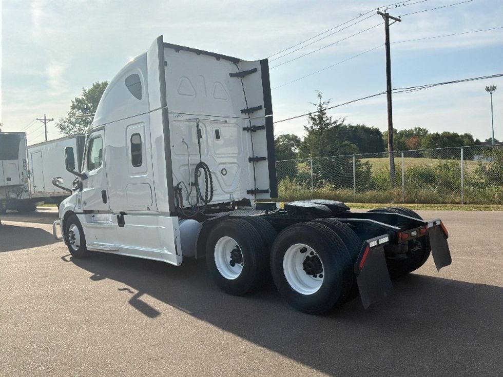 Sleeper Tractor-Heavy Duty Tractors-Freightliner-2021-T12664ST-Brooklyn Park-MN-479,664\n\t\tmiles-$ 73,750 - Image 5