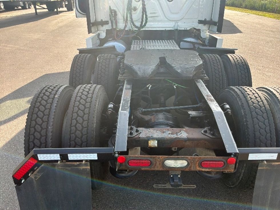 Sleeper Tractor-Heavy Duty Tractors-Freightliner-2021-T12664ST-Brooklyn Park-MN-479,664\n\t\tmiles-$ 73,750 - Image 6