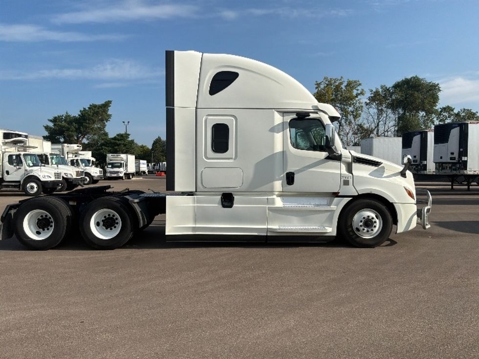 Sleeper Tractor-Heavy Duty Tractors-Freightliner-2021-T12664ST-Brooklyn Park-MN-479,664\n\t\tmiles-$ 73,750 - Image 8