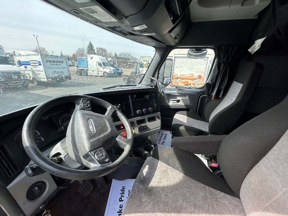 Sleeper Tractor-Heavy Duty Tractors-Freightliner-2021-T12664ST-Brooklyn Park-MN-623,968\n\t\tmiles-$ 47,500 - Image 10