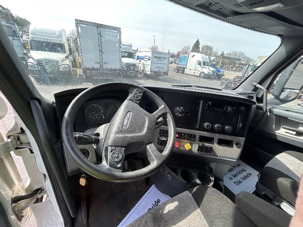 Sleeper Tractor-Heavy Duty Tractors-Freightliner-2021-T12664ST-Brooklyn Park-MN-623,968\n\t\tmiles-$ 47,500 - Image 11