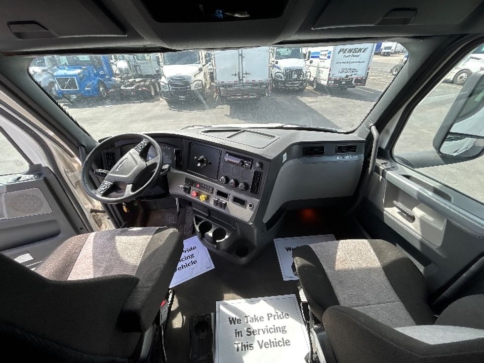 Sleeper Tractor-Heavy Duty Tractors-Freightliner-2021-T12664ST-Brooklyn Park-MN-623,968\n\t\tmiles-$ 47,500 - Image 12