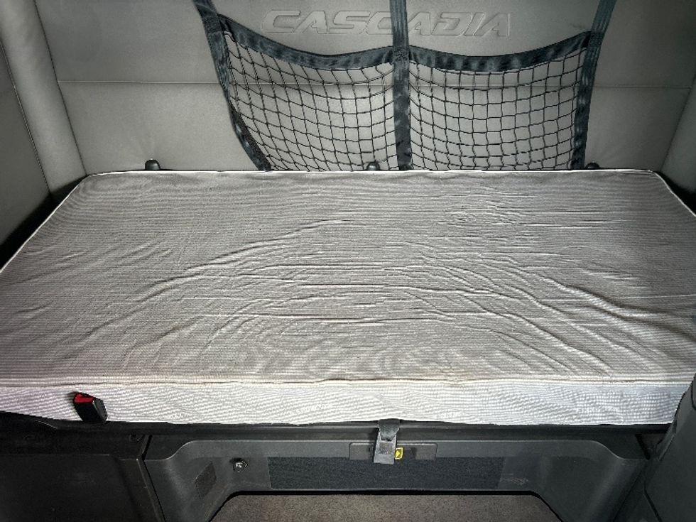 Sleeper Tractor-Heavy Duty Tractors-Freightliner-2021-T12664ST-Brooklyn Park-MN-623,968\n\t\tmiles-$ 47,500 - Image 17