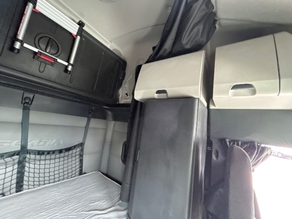 Sleeper Tractor-Heavy Duty Tractors-Freightliner-2021-T12664ST-Brooklyn Park-MN-623,968\n\t\tmiles-$ 47,500 - Image 18