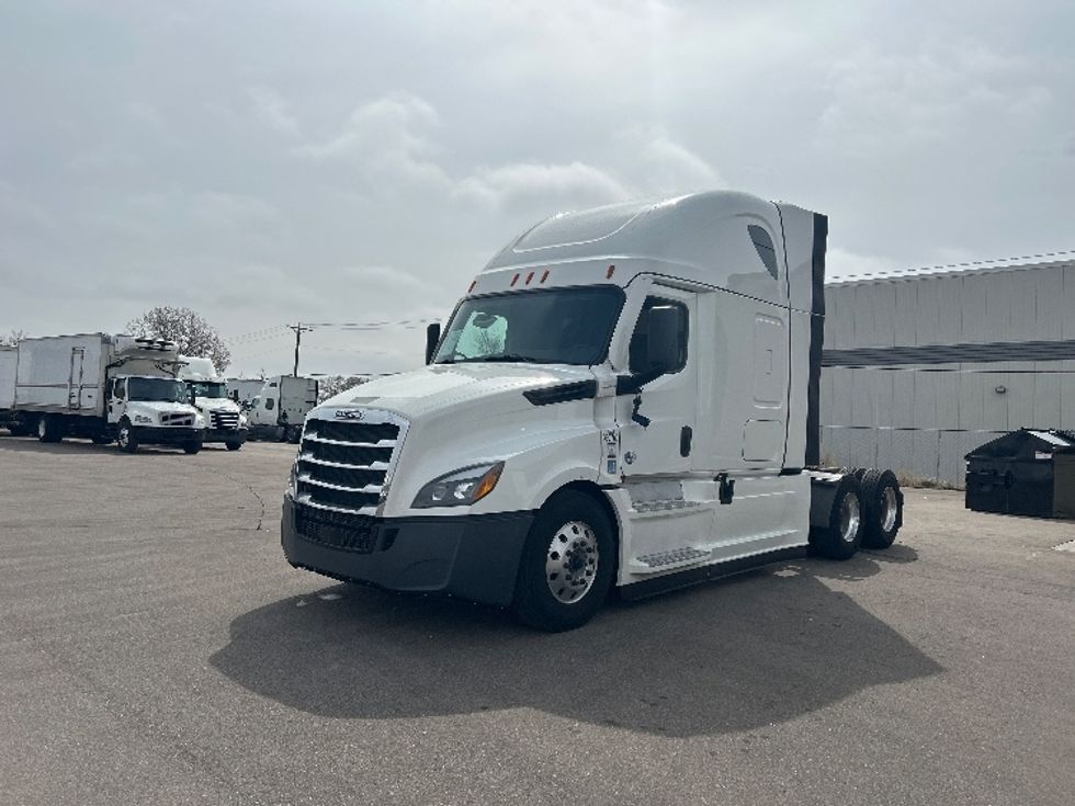 Sleeper Tractor-Heavy Duty Tractors-Freightliner-2021-T12664ST-Brooklyn Park-MN-623,968\n\t\tmiles-$ 47,500 - Image 3