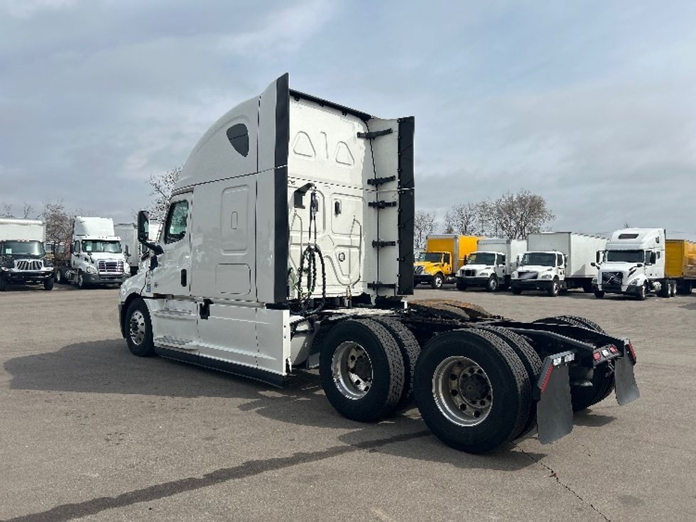 Sleeper Tractor-Heavy Duty Tractors-Freightliner-2021-T12664ST-Brooklyn Park-MN-623,968\n\t\tmiles-$ 47,500 - Image 5