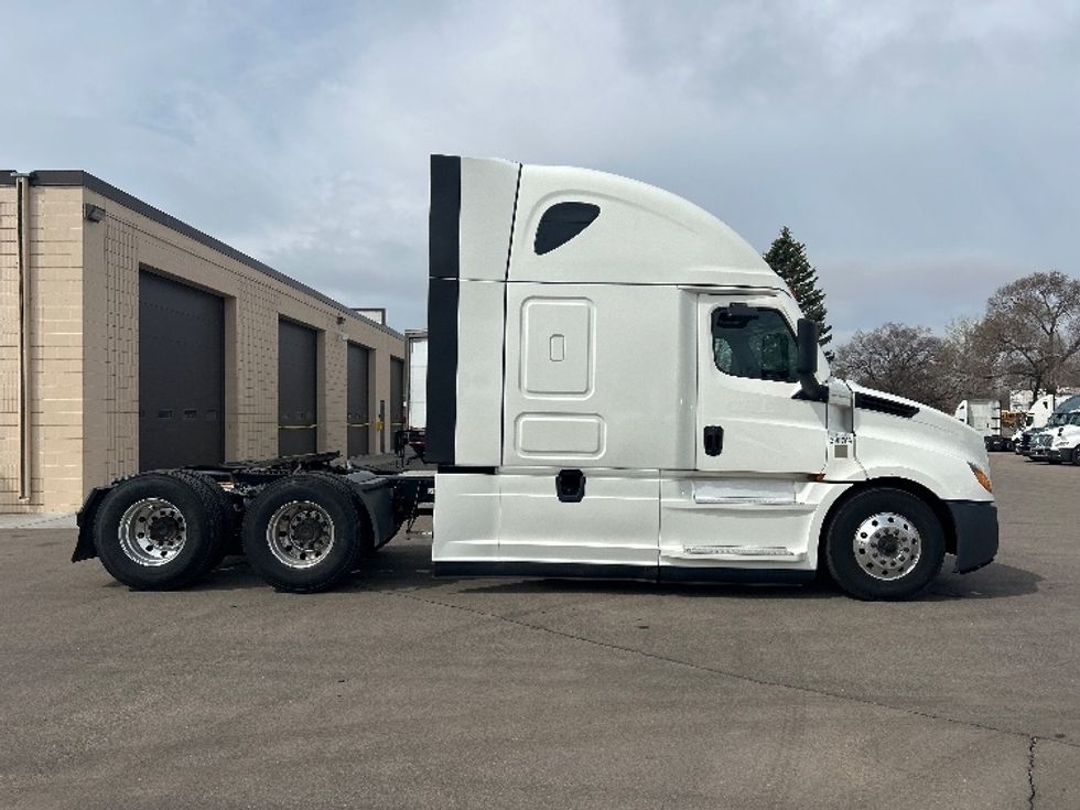 Sleeper Tractor-Heavy Duty Tractors-Freightliner-2021-T12664ST-Brooklyn Park-MN-623,968\n\t\tmiles-$ 47,500 - Image 8