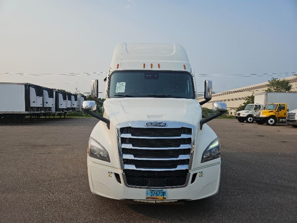 Sleeper Tractor-Heavy Duty Tractors-Freightliner-2021-T12664ST-Brooklyn Park-MN-691,784\n\t\tmiles-$ 52,500 - Image 2