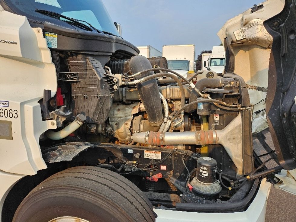 Sleeper Tractor-Heavy Duty Tractors-Freightliner-2021-T12664ST-Brooklyn Park-MN-691,784\n\t\tmiles-$ 52,500 - Image 20