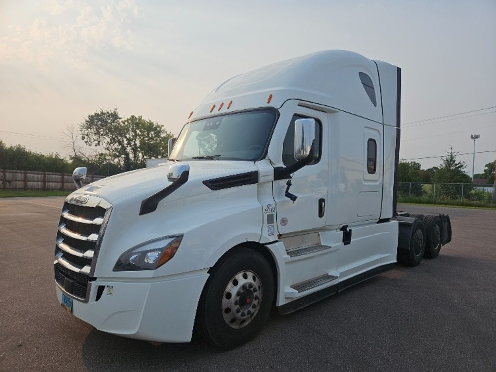 Sleeper Tractor-Heavy Duty Tractors-Freightliner-2021-T12664ST-Brooklyn Park-MN-691,784\n\t\tmiles-$ 52,500 - Image 3