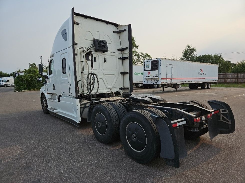 Sleeper Tractor-Heavy Duty Tractors-Freightliner-2021-T12664ST-Brooklyn Park-MN-691,784\n\t\tmiles-$ 52,500 - Image 5
