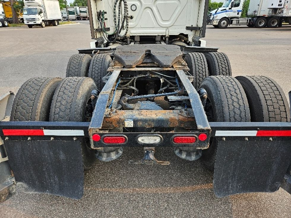 Sleeper Tractor-Heavy Duty Tractors-Freightliner-2021-T12664ST-Brooklyn Park-MN-691,784\n\t\tmiles-$ 52,500 - Image 6