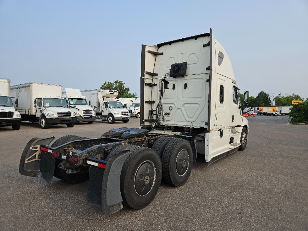 Sleeper Tractor-Heavy Duty Tractors-Freightliner-2021-T12664ST-Brooklyn Park-MN-691,784\n\t\tmiles-$ 52,500 - Image 7