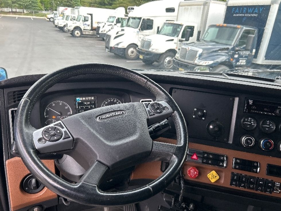 Sleeper Tractor-Heavy Duty Tractors-Freightliner-2021-T12664ST-Burlington-NJ-557,459\n\t\tmiles-$ 58,750 - Image 11