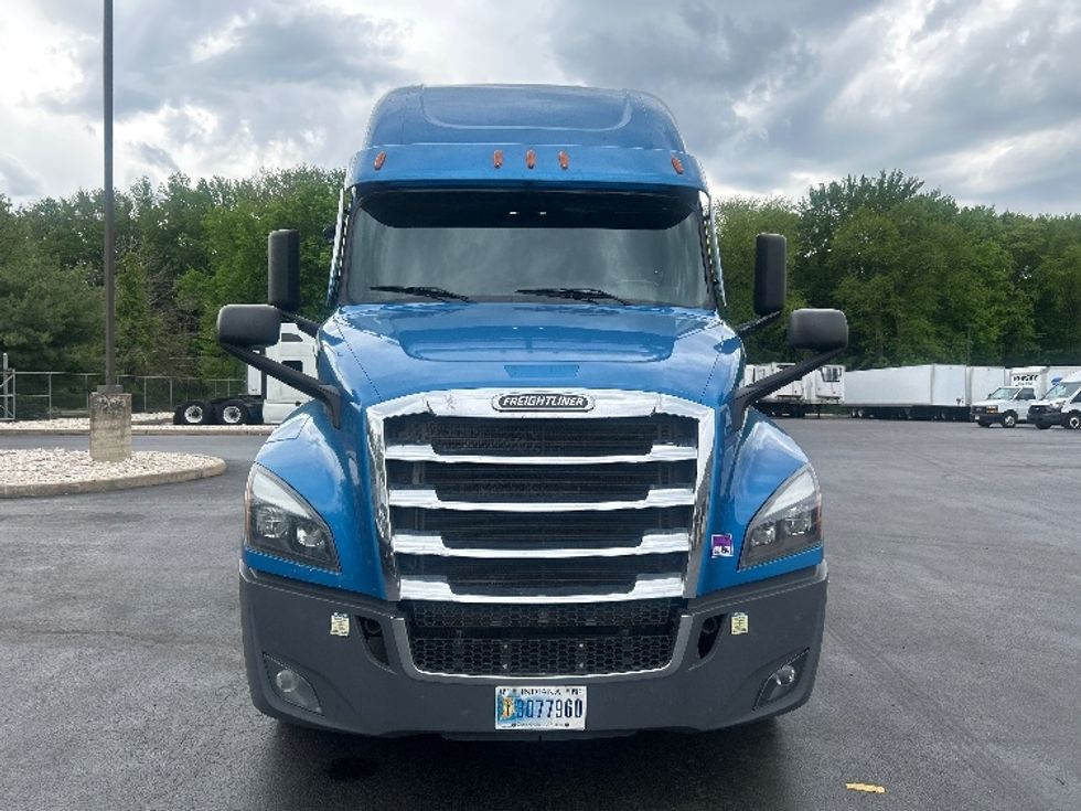 Sleeper Tractor-Heavy Duty Tractors-Freightliner-2021-T12664ST-Burlington-NJ-557,459\n\t\tmiles-$ 58,750 - Image 2