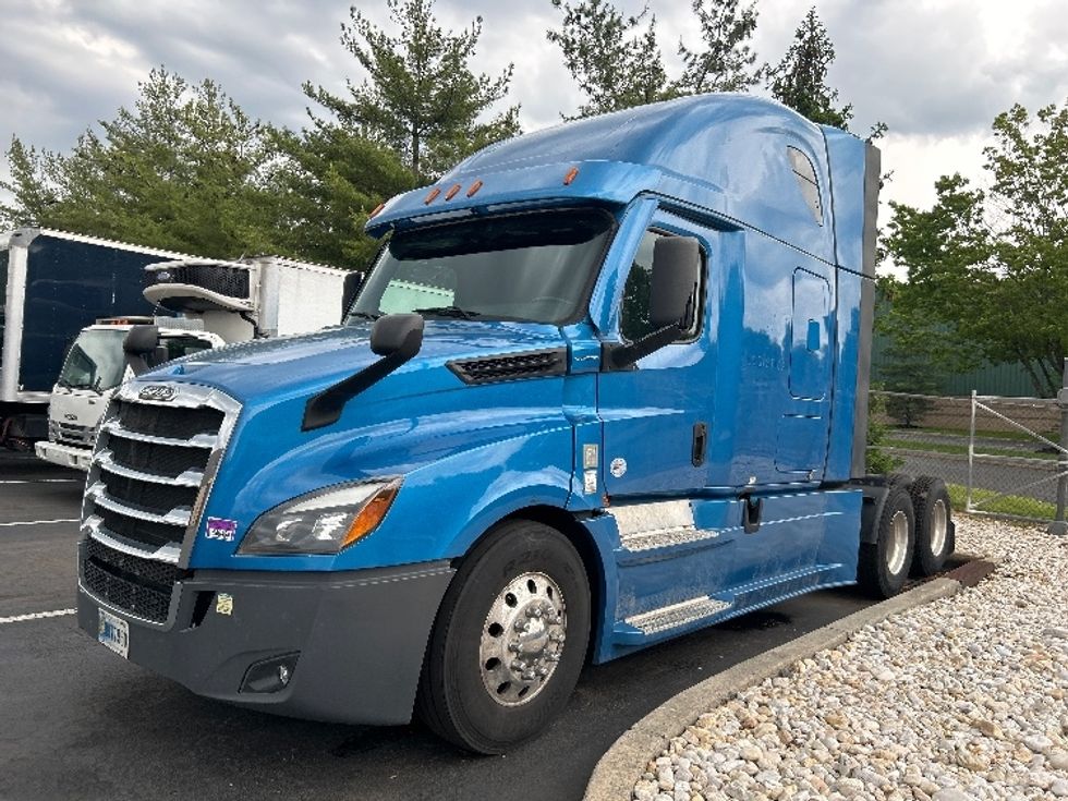 Sleeper Tractor-Heavy Duty Tractors-Freightliner-2021-T12664ST-Burlington-NJ-557,459\n\t\tmiles-$ 58,750 - Image 3